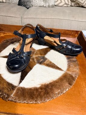 Rockport Black T-Strap Low Heel Sandals
